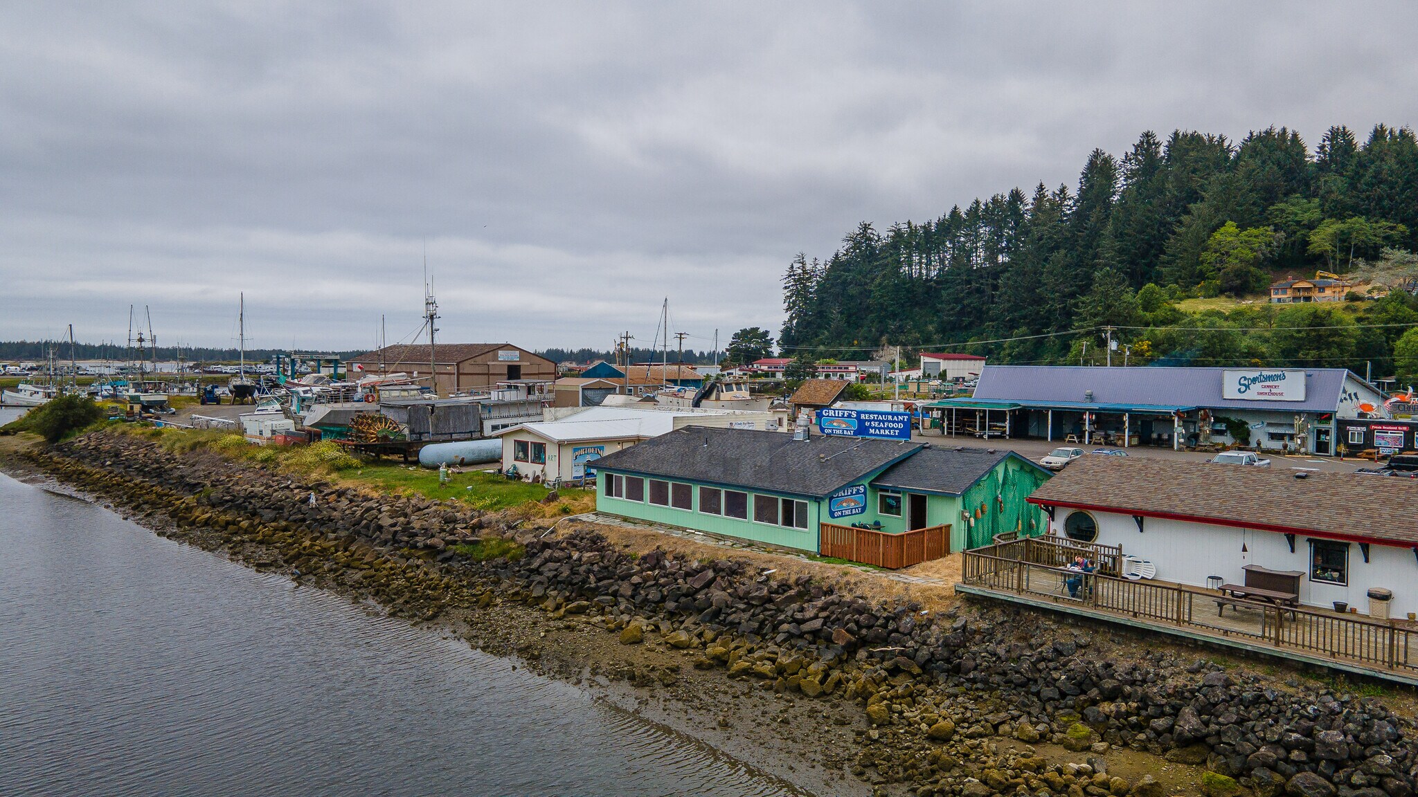 142 Bay Front Loop, Winchester Bay, OR à vendre Photo principale– Image 1 sur 48