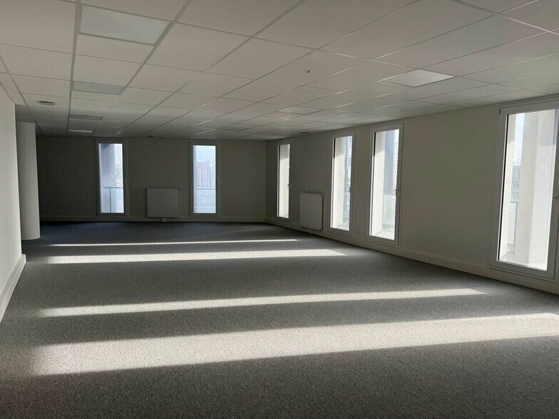 Local commercial dans Le Havre à louer - Photo de l’immeuble – Image 1 sur 13