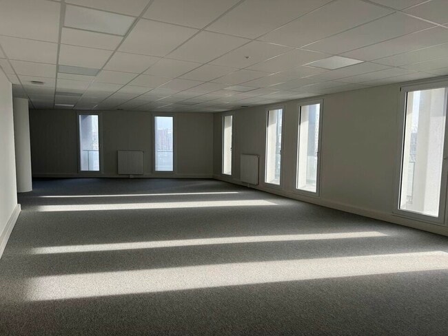 Plus de détails pour Bureau, Local commercial à louer