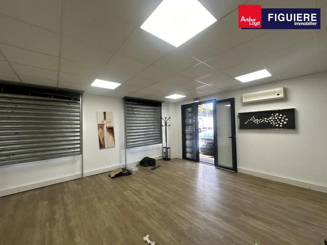 5 Voie D'Angleterre, Vitrolles à louer Photo de l’immeuble– Image 1 sur 7