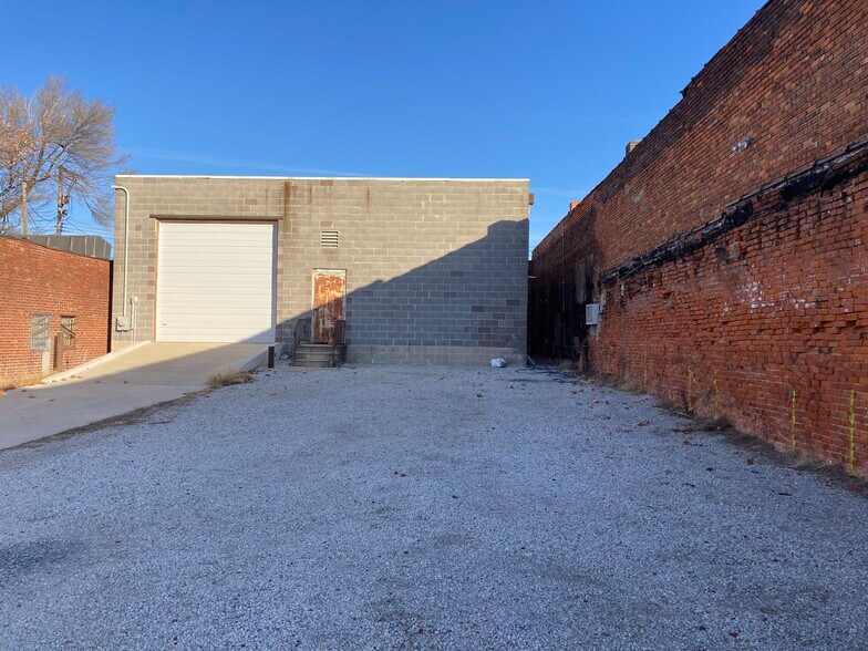 2420 E Truman Rd, Kansas City, MO à louer - Photo de l’immeuble – Image 3 sur 8