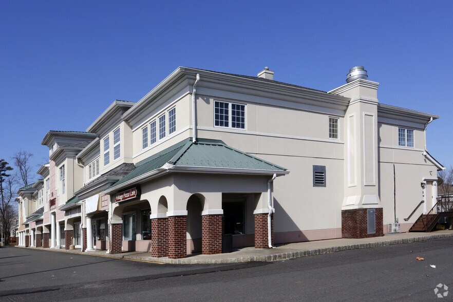 911 E County Line Rd, Lakewood, NJ à louer - Photo de l’immeuble – Image 3 sur 9