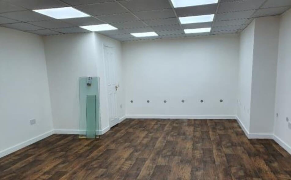 5-7 Lamb St, Hamilton à vendre - Photo intérieure – Image 2 sur 4