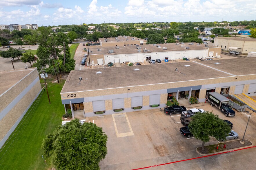 2100 Denton Dr, Austin, TX à louer - Aérien – Image 3 sur 14