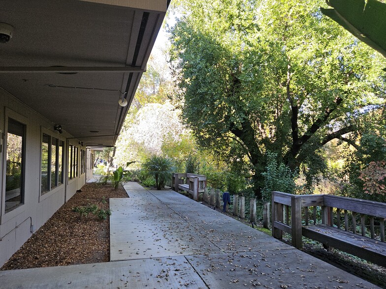 1682 Novato Blvd, Novato, CA à louer - Photo de l’immeuble – Image 3 sur 16
