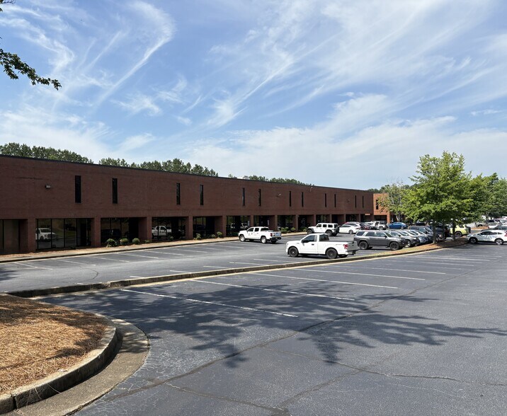 110 Londonderry Ct, Woodstock, GA à louer - Photo de l’immeuble – Image 2 sur 5