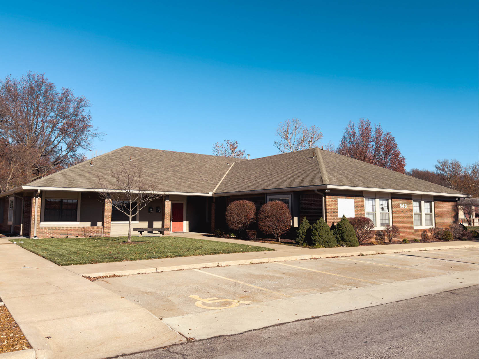 543 Lawrence Ave, Lawrence, KS à louer Photo de l’immeuble– Image 1 sur 5