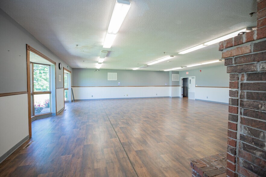 807 N Briarwood Dr, Bolivar, MO à vendre - Photo intérieure – Image 3 sur 47