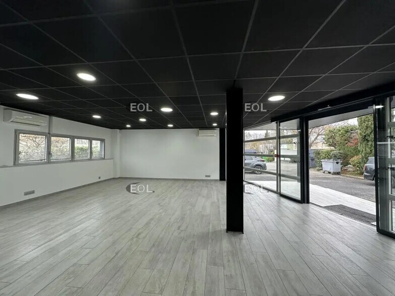 Local d'activités dans Les Pennes-Mirabeau à vendre - Photo de l’immeuble – Image 2 sur 8