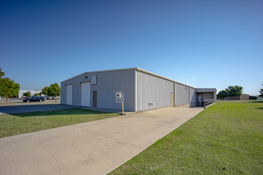 2701 Bart Conner Ct, Norman, OK à louer - Photo de l’immeuble – Image 2 sur 12