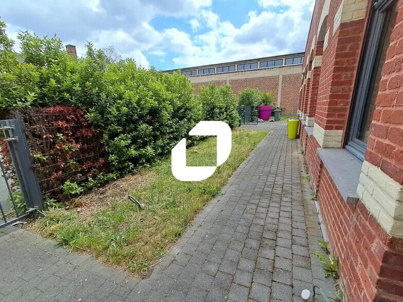 Bureau dans Roubaix à louer - Photo de l’immeuble – Image 1 sur 10