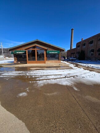 Plus de détails pour 330 N Marquette Rd, Prairie Du Chien, WI - Local commercial à louer