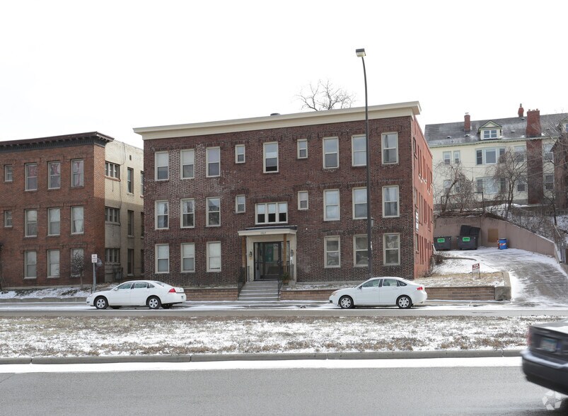 1907 Lyndale Ave S, Minneapolis, MN à vendre - Photo de l’immeuble – Image 2 sur 4