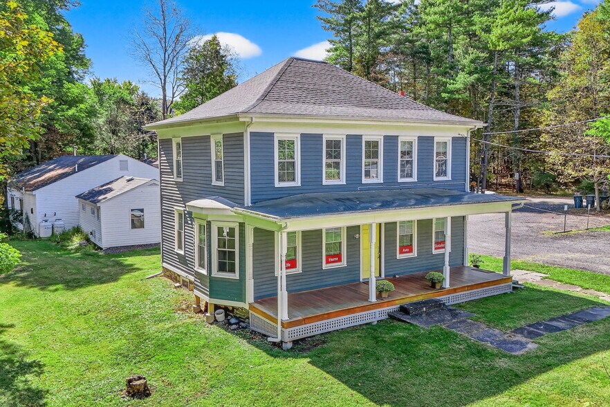 271 Tinker St, Woodstock, NY à vendre - Photo principale – Image 2 sur 16