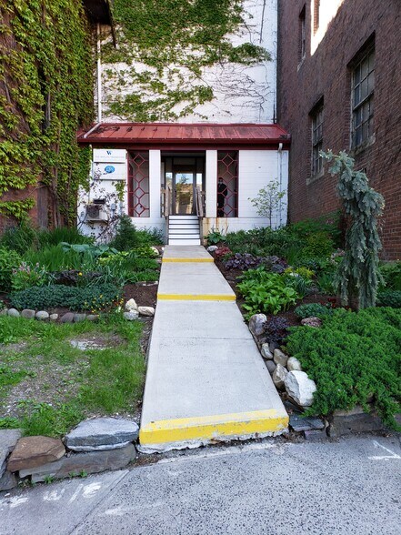 140 Main St, Northampton, MA à louer - Photo de l’immeuble – Image 2 sur 2