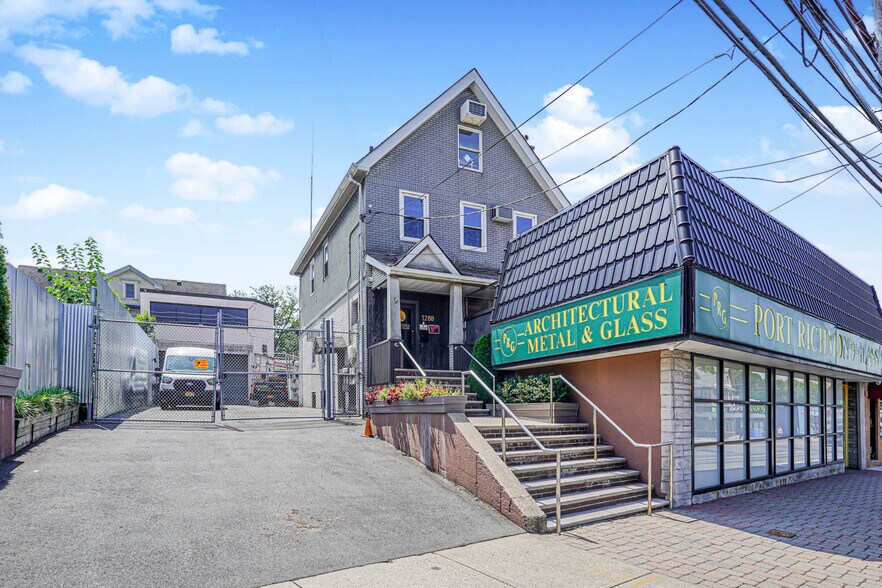 1288 Forest Ave, Staten Island, NY à vendre - Photo principale – Image 1 sur 43