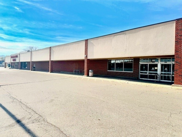5910 N 2nd St, Loves Park, IL à louer - Photo de l’immeuble – Image 2 sur 6