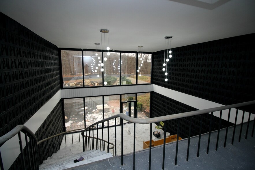 16 Sterling Lake Rd, Tuxedo Park, NY à louer - Photo de l’immeuble – Image 3 sur 25