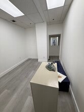 800 NE 125th St, North Miami, FL à louer Photo intérieure– Image 2 sur 4