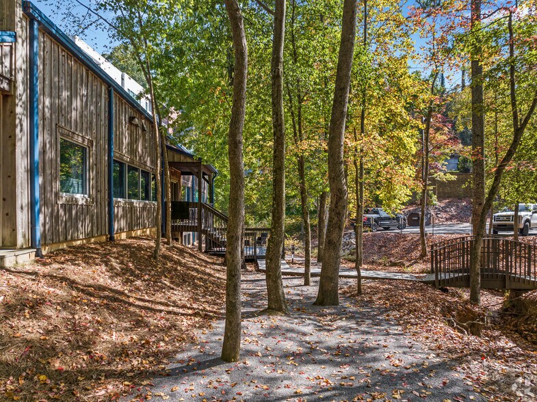 2081 Columbiana Rd, Birmingham, AL à louer - Photo de l’immeuble – Image 2 sur 21