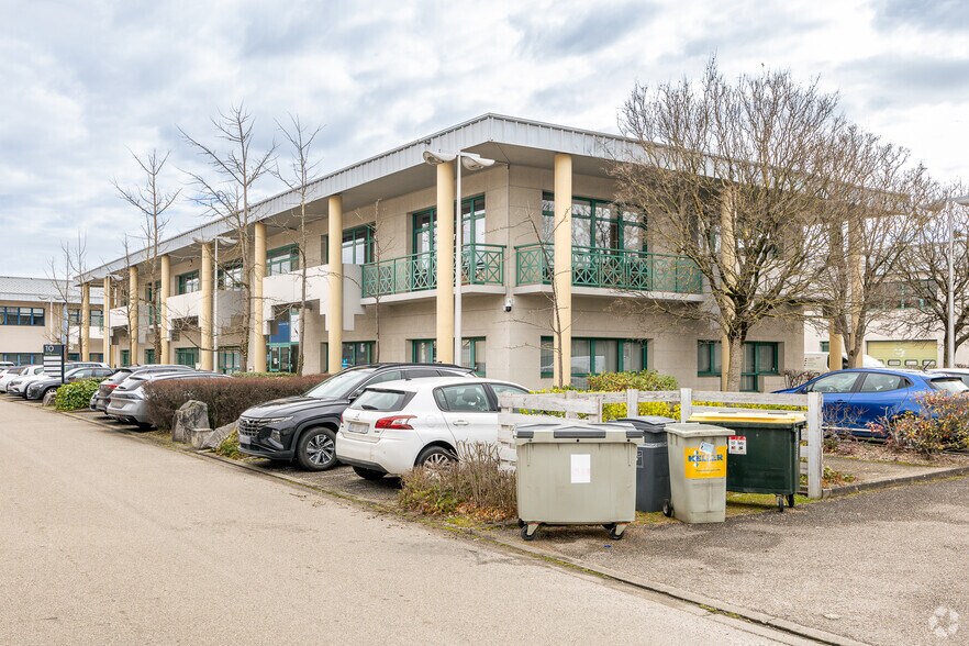 Bureau dans Bron à vendre - Photo de l’immeuble – Image 2 sur 4