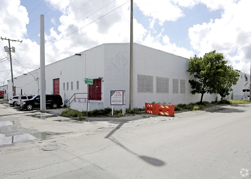 3690 NW 52nd St, Miami, FL à louer - Photo principale – Image 1 sur 13