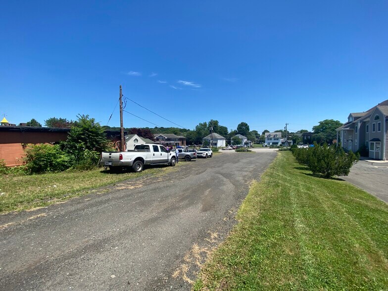 2245 Silas Deane Hwy, Rocky Hill, CT à vendre - Photo de l’immeuble – Image 2 sur 6
