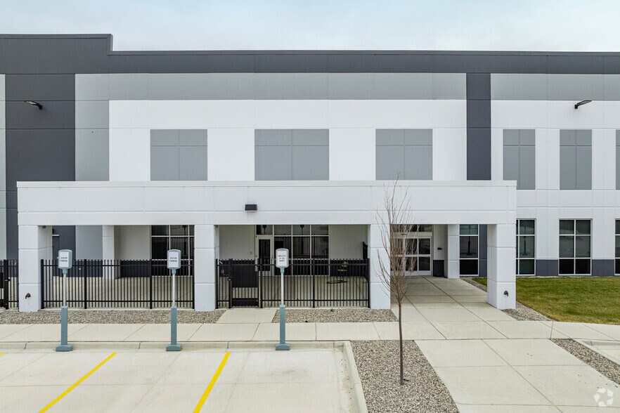 17991 Wahrman Rd, New Boston, MI à louer - Photo de l’immeuble – Image 3 sur 7