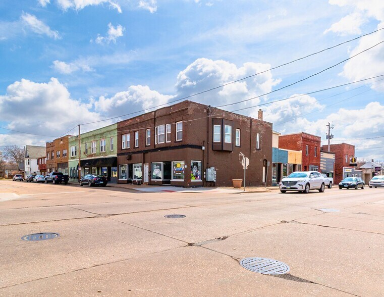 702 18th Ave, Moline, IL à vendre - Photo de l’immeuble – Image 1 sur 4