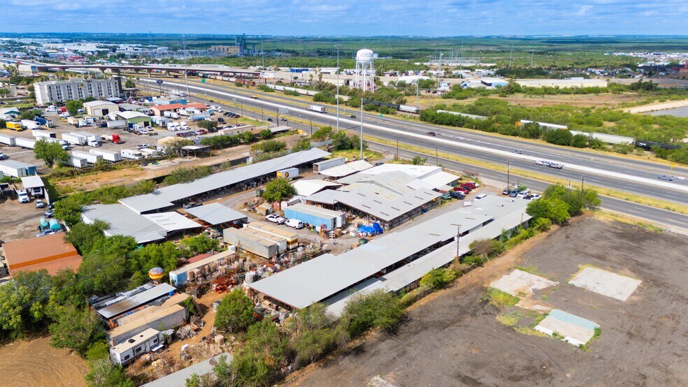 8221 San Dario, Laredo, TX à vendre - Photo de l’immeuble – Image 2 sur 4