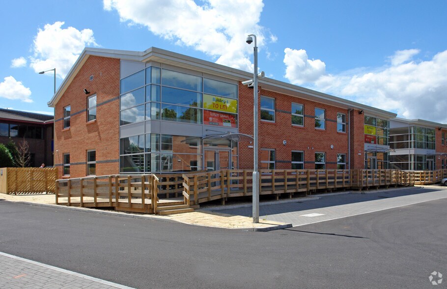 Molly Millars Ln, Wokingham à louer - Photo de l’immeuble – Image 2 sur 4