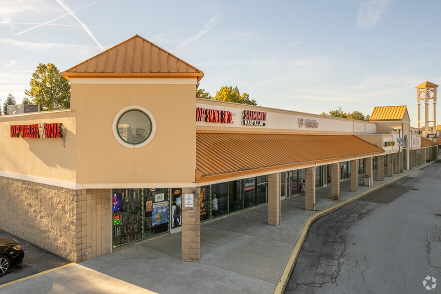 16-62 Martha Layne Collins Blvd, Cold Spring, KY à vendre - Photo principale – Image 1 sur 11