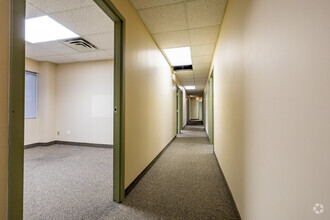 800 Boul Chomedey, Laval, QC à louer Photo intérieure– Image 2 sur 6