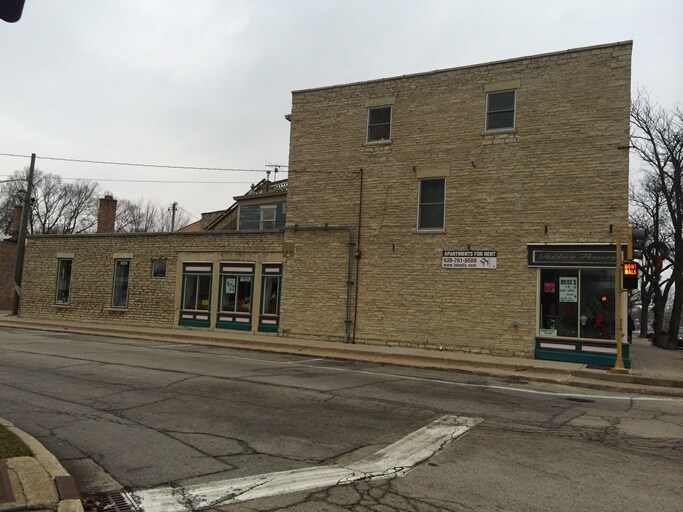 141 S Batavia Ave, Batavia, IL à louer - Photo de l’immeuble – Image 3 sur 19