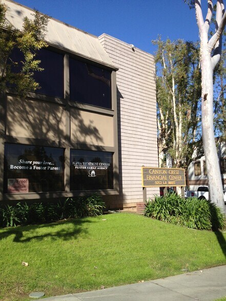 5053 La Mart Dr, Riverside, CA à louer - Photo de l’immeuble – Image 3 sur 5