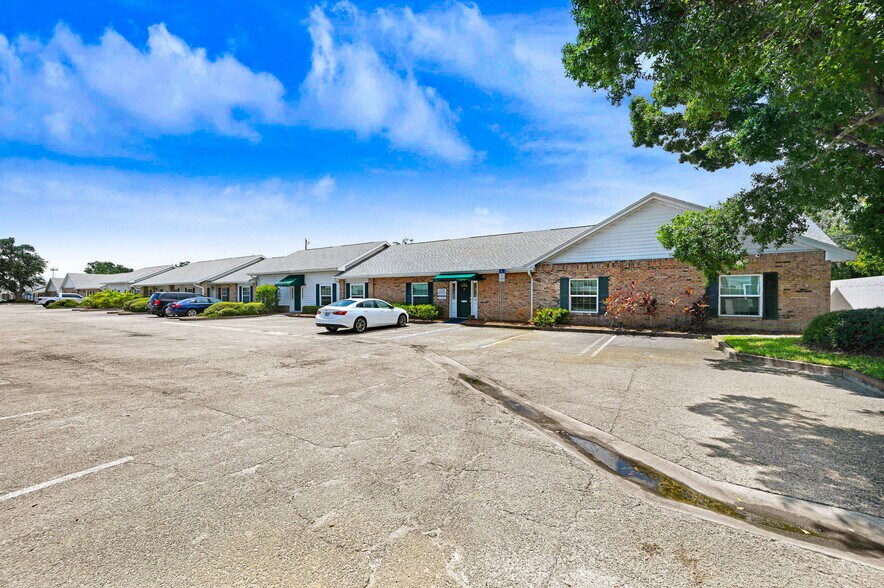 1801 Sarno Rd, Melbourne, FL à vendre - Photo de l’immeuble – Image 3 sur 39
