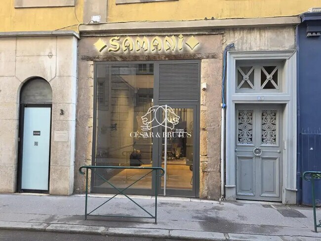 Plus de détails pour Local commercial à vendre