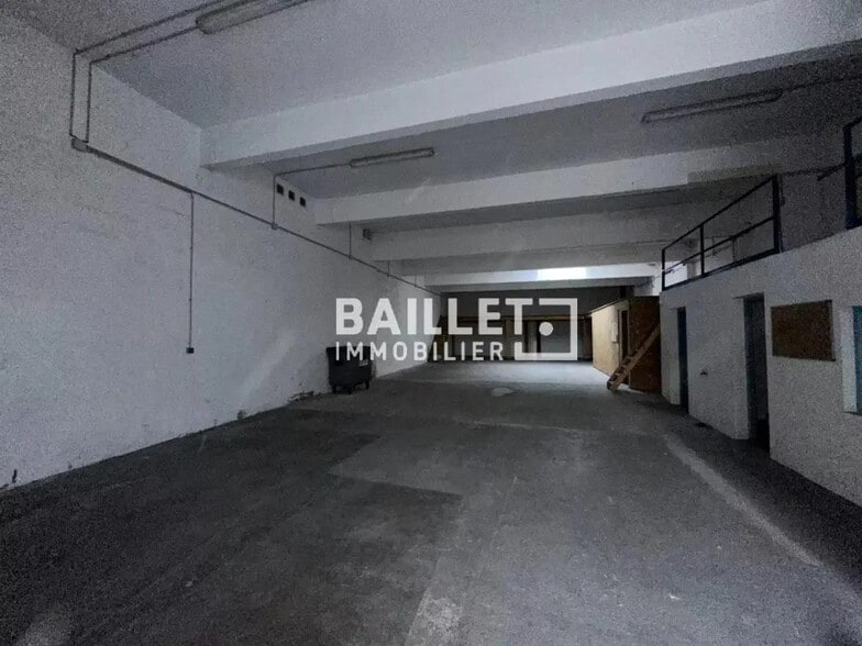 Industriel/Logistique dans Saint-Laurent-du-Var à louer - Photo de l’immeuble – Image 2 sur 8