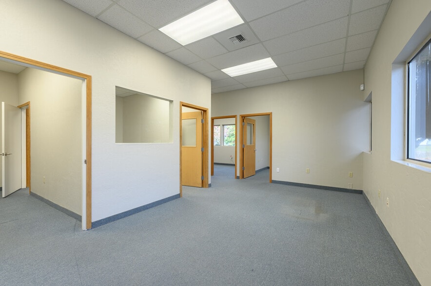 3200 NE Rivergate St, Mcminnville, OR à vendre - Photo intérieure – Image 3 sur 37