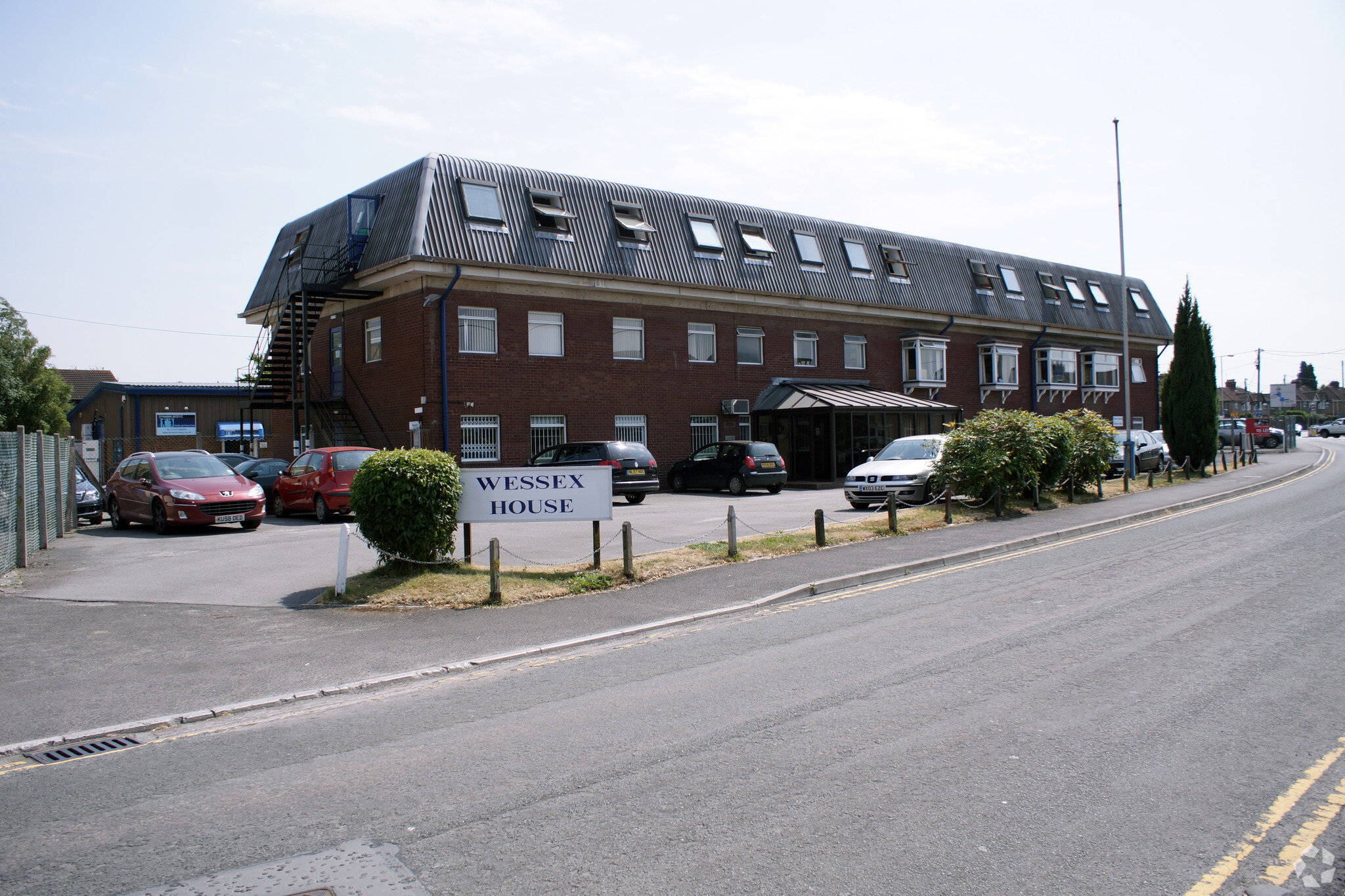 40 Station Rd, Westbury à louer Photo principale– Image 1 sur 10