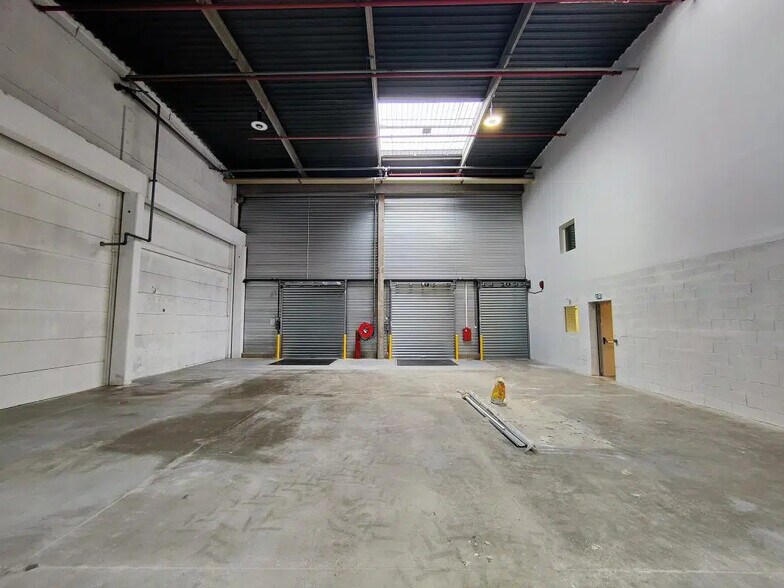Industriel/Logistique dans Rosny-sous-Bois à louer - Photo de l’immeuble – Image 3 sur 9
