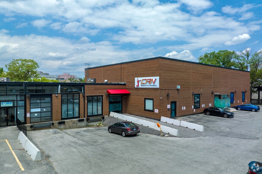 25 Lesmill Rd, Toronto, ON à louer - Photo de l’immeuble – Image 2 sur 2