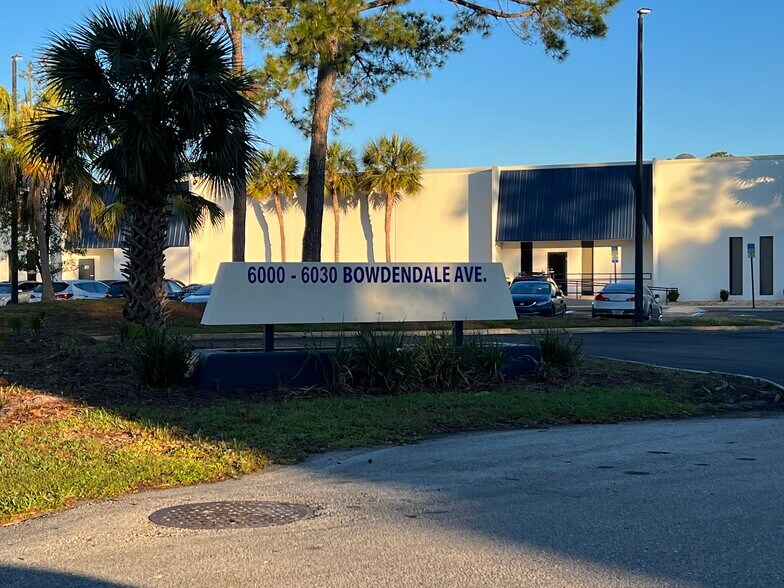 6000-6030 Bowdendale Ave, Jacksonville, FL à louer - Photo de l’immeuble – Image 3 sur 10