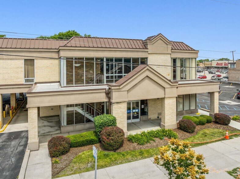 10500 W Cermak Rd, Westchester, IL à vendre - Photo de l’immeuble – Image 2 sur 5