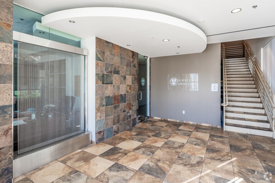 16490 Bake Pky, Irvine, CA à vendre - Hall d’entrée – Image 2 sur 7