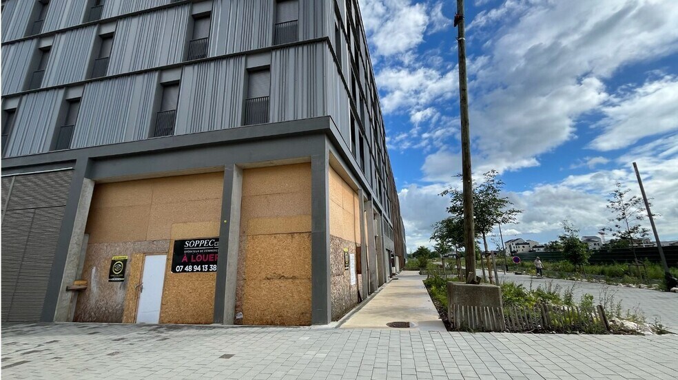 Boulevard Des 100 Arpents, Bussy-Saint-Georges à louer - Photo de l’immeuble – Image 2 sur 6