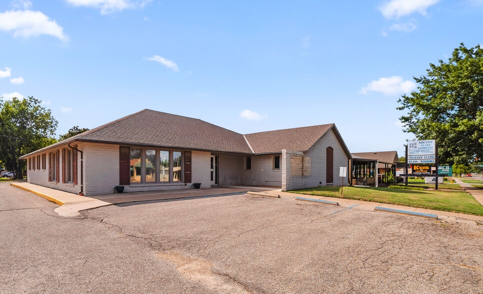 515 N Summit St, Arkansas City, KS à vendre - Photo principale – Image 1 sur 9