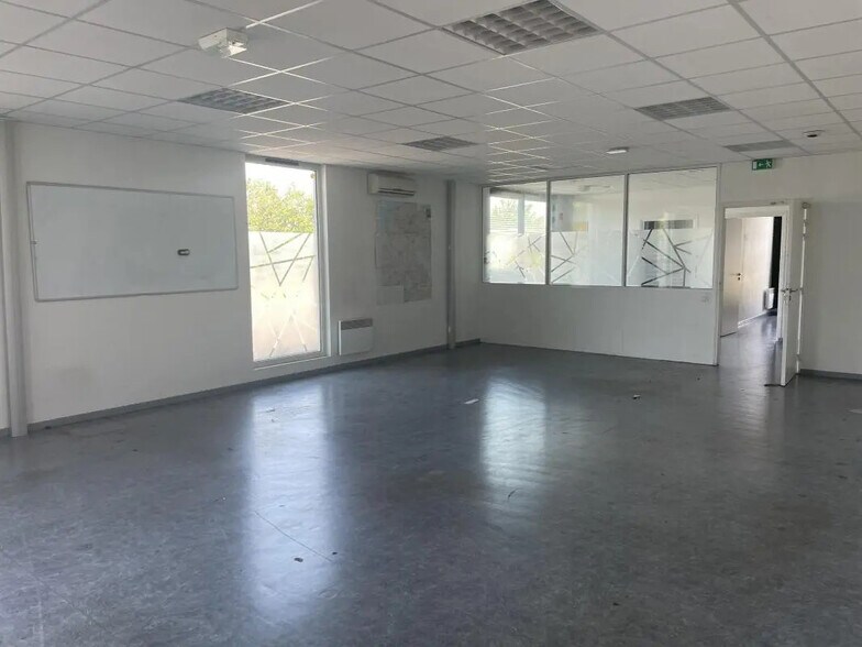 Bureau dans Cambrai à louer - Photo de l’immeuble – Image 3 sur 4