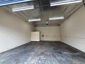 801 Brundage Ln, Bakersfield, CA à louer Photo intérieure– Image 1 sur 2