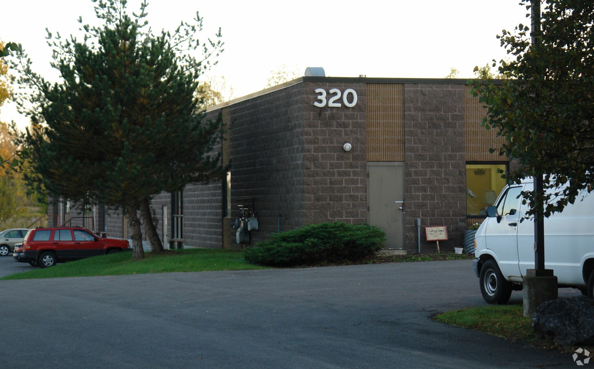 320 Gateway Park Dr, North Syracuse, NY à vendre Photo principale– Image 1 sur 5